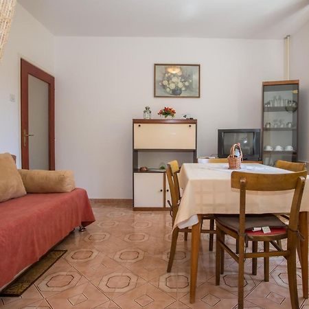 Garden View Apartment In Porec For 2 - 4 Persons Екстериор снимка