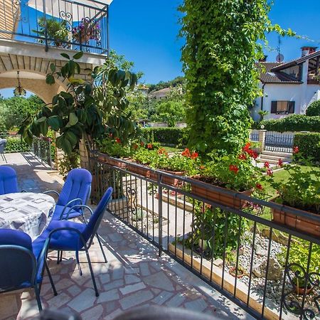 Garden View Apartment In Porec For 2 - 4 Persons Екстериор снимка