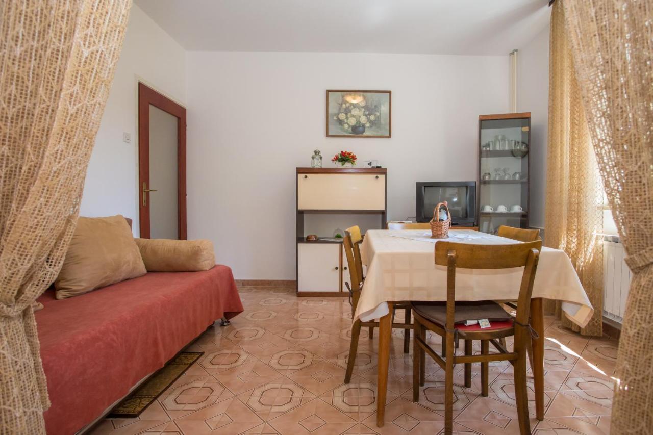 Garden View Apartment In Porec For 2 - 4 Persons Екстериор снимка