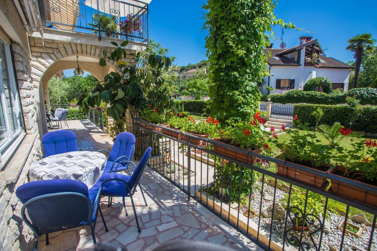 Garden View Apartment In Porec For 2 - 4 Persons Екстериор снимка