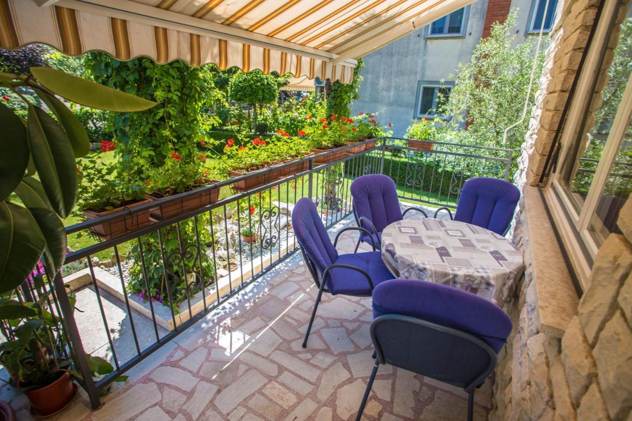 Garden View Apartment In Porec For 2 - 4 Persons Екстериор снимка