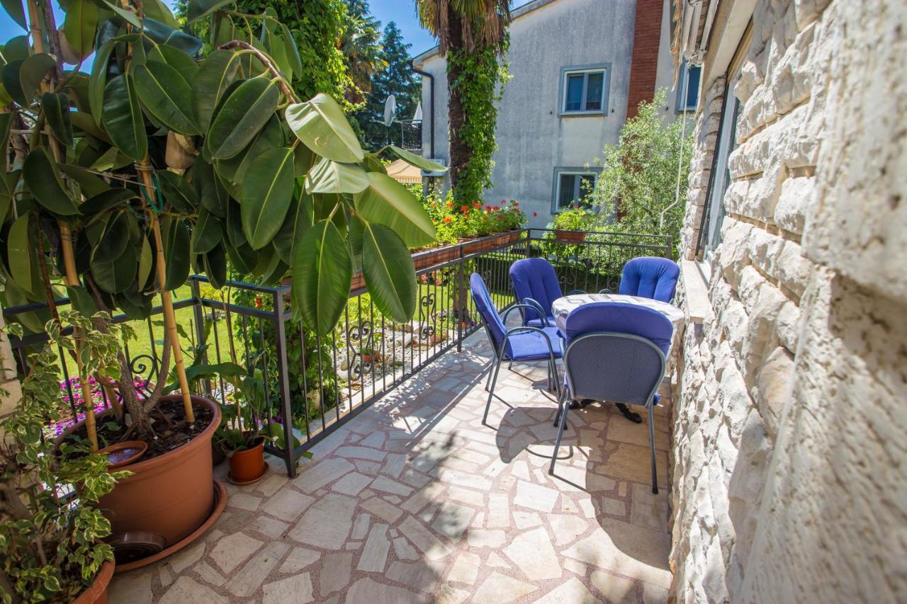 Garden View Apartment In Porec For 2 - 4 Persons Екстериор снимка